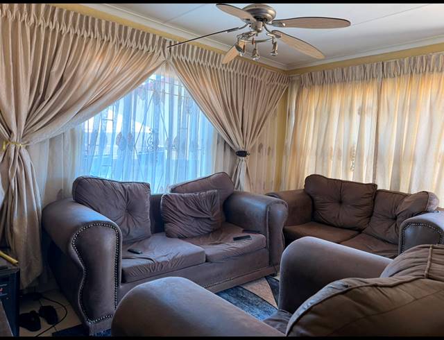 2 BEDROOM HOUSE FOR SALE IN TLHABANE WEST